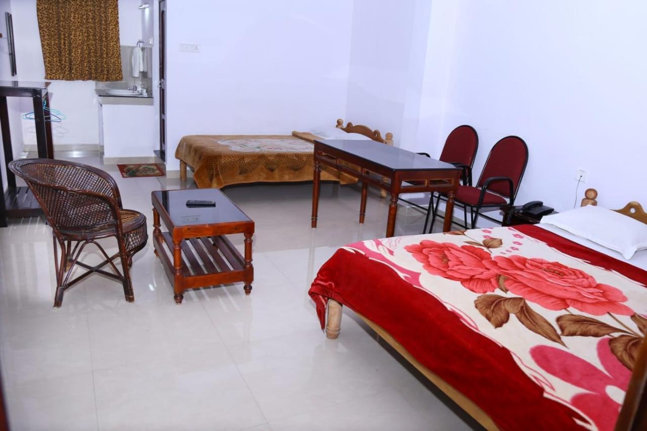 Dubai Hotel & Restaurant Kumarakom Ngoại thất bức ảnh